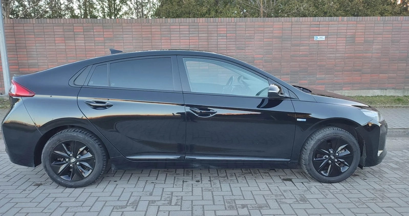 Hyundai IONIQ cena 58900 przebieg: 172500, rok produkcji 2017 z Kołobrzeg małe 562